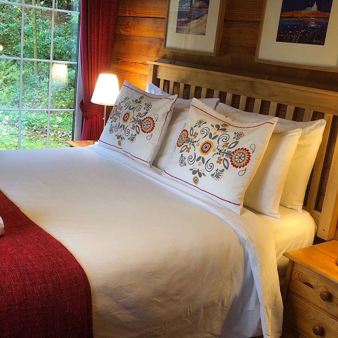 Pucks Glen Lodges - Master Bedroom