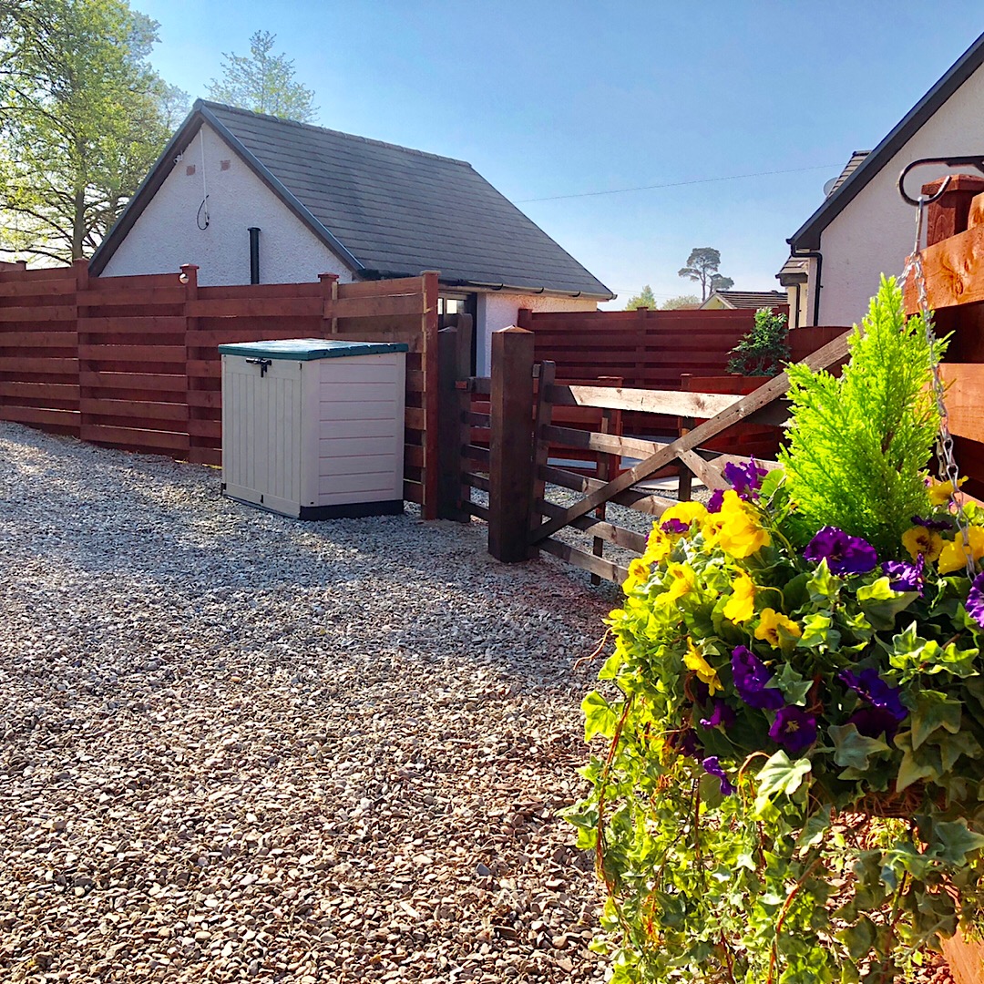 The Wee Ludging - Gated Parking